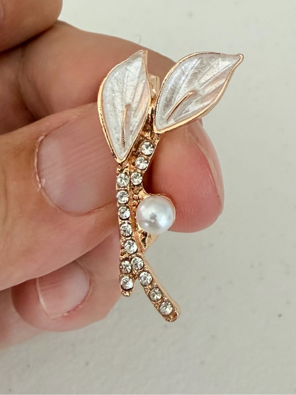 Luxury Elegant Gold Pearl Leaf Brooch.